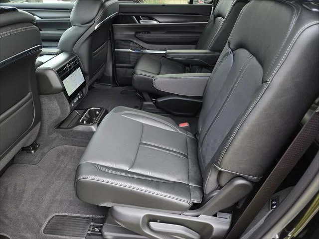 New 2026 High Gloss Black Exterior Paint Jeep Summit Obsidian image 19