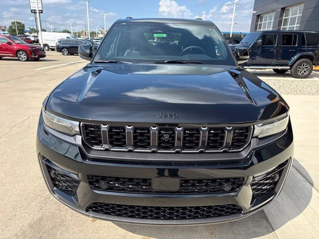 New 2027 Black Jeep Limited Reserve image 9