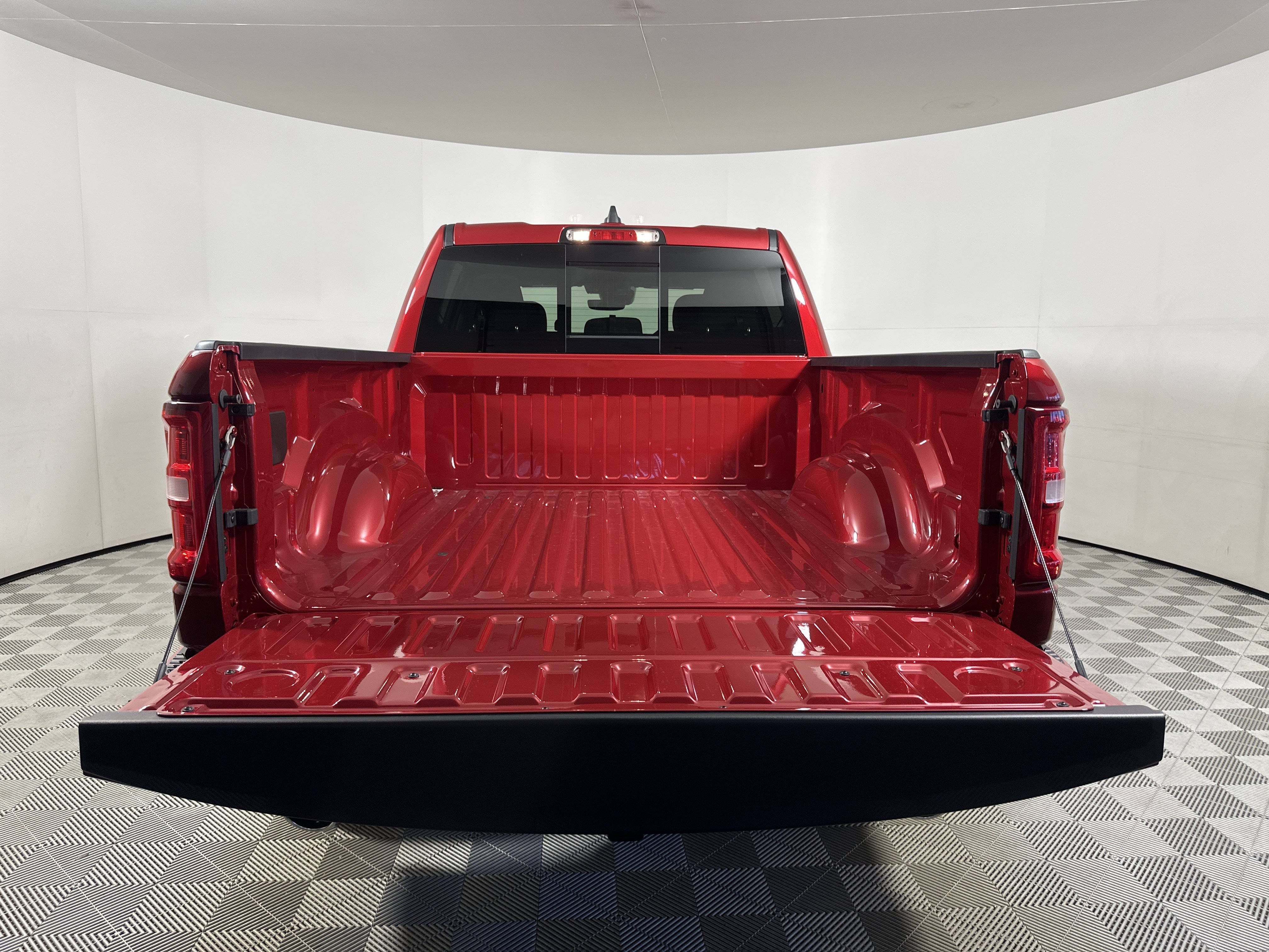New 2026 Molten Red Pearl-Coat Exterior Paint RAM Big Horn image 23
