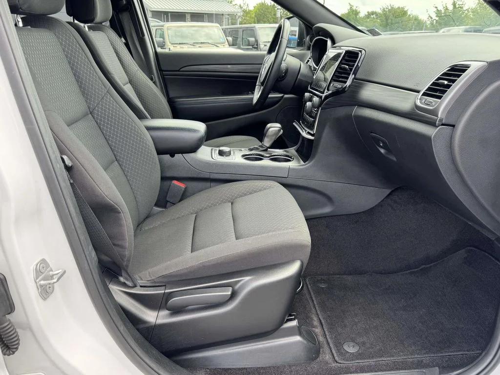 Used 2019 White Jeep Laredo image 16