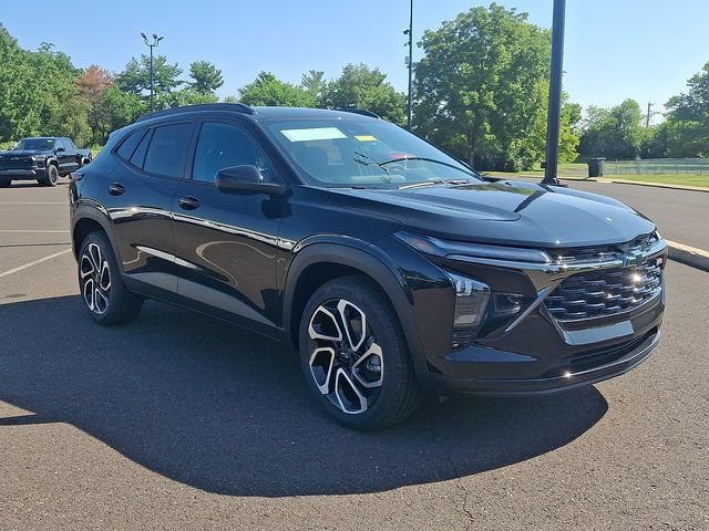 New 2026 Mosaic Black Metallic Chevrolet 2RS image 2
