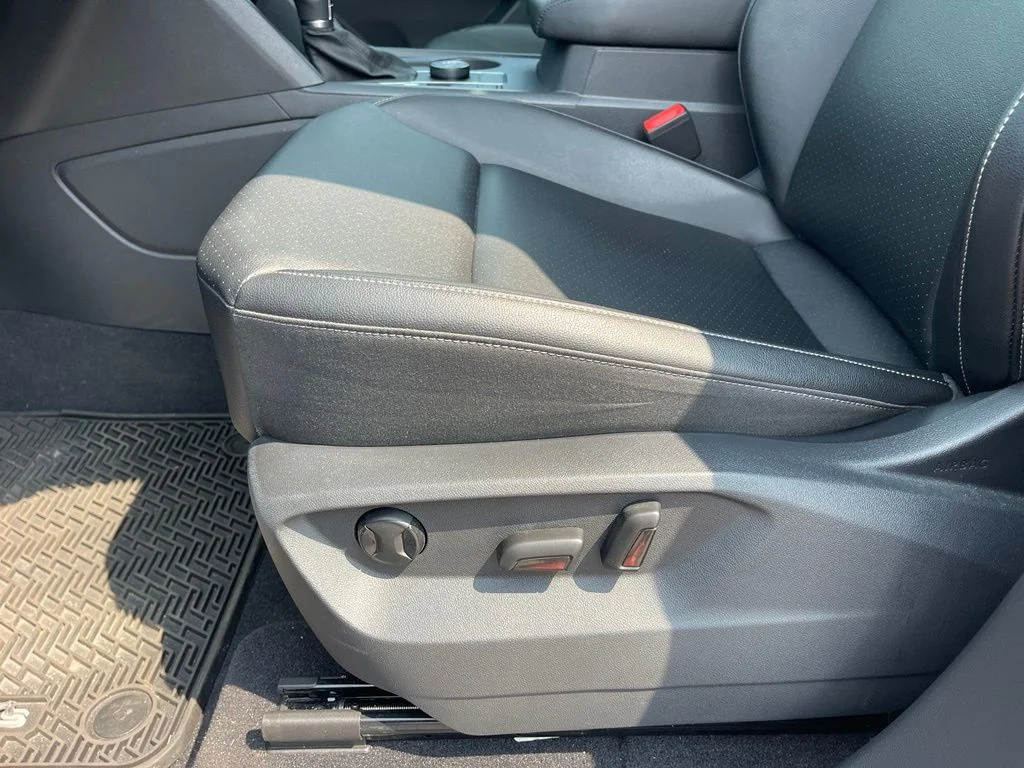 Used 2019 Pacific Blue Metallic Volkswagen 3.6L V6 SE image 26
