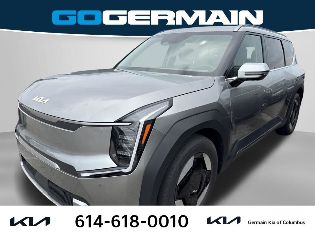 Used 2024 Gray Kia Wind image 1