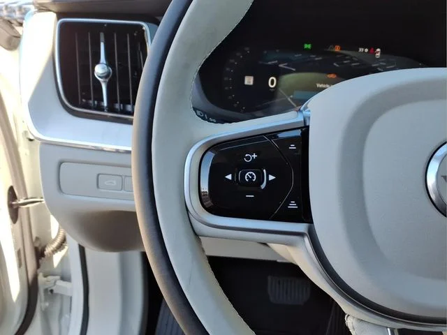 New 2026 Crystal White Volvo T8 Ultra image 21
