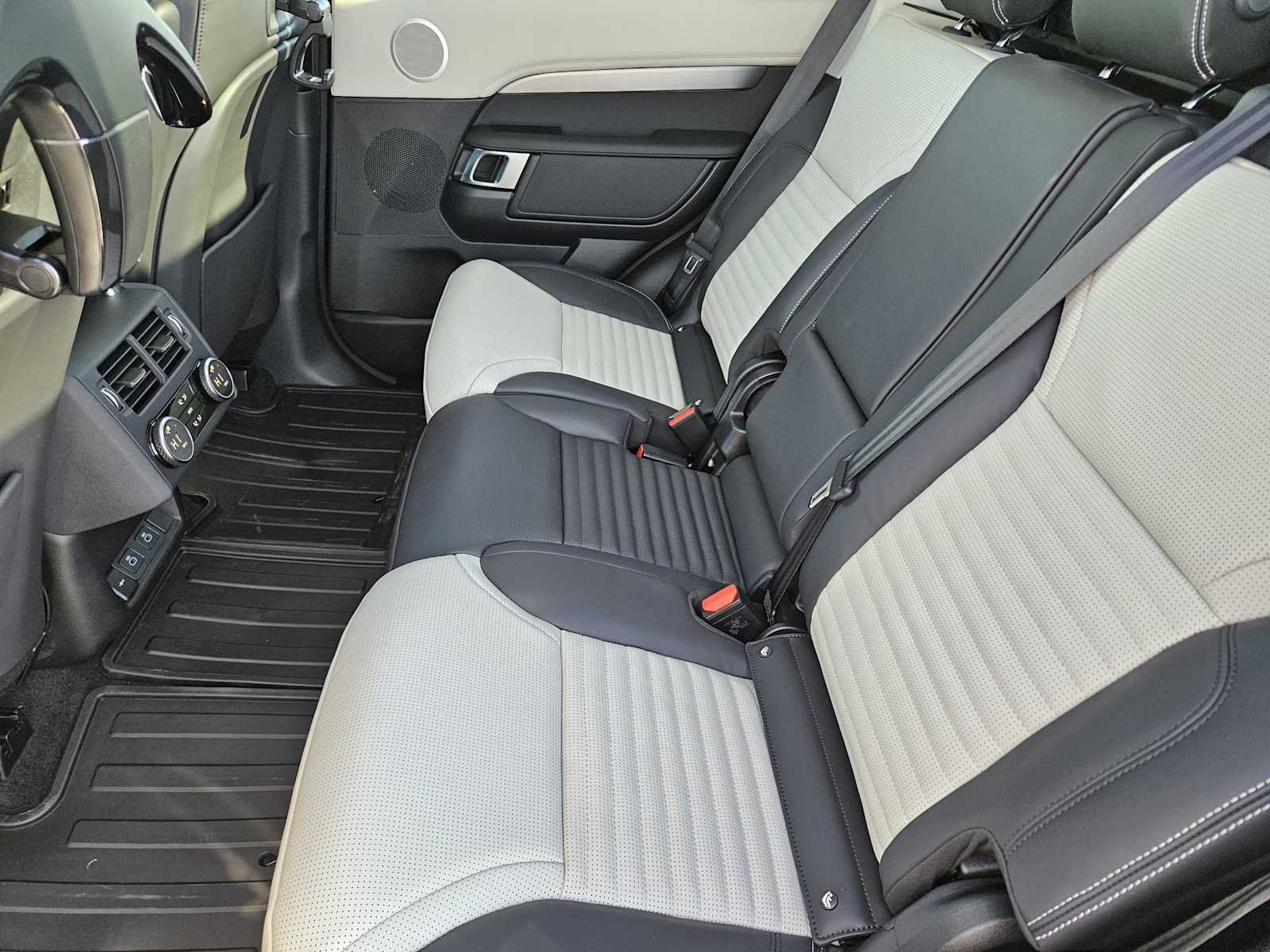 2026 Land Rover Discovery Gemini Edition - Photo 25