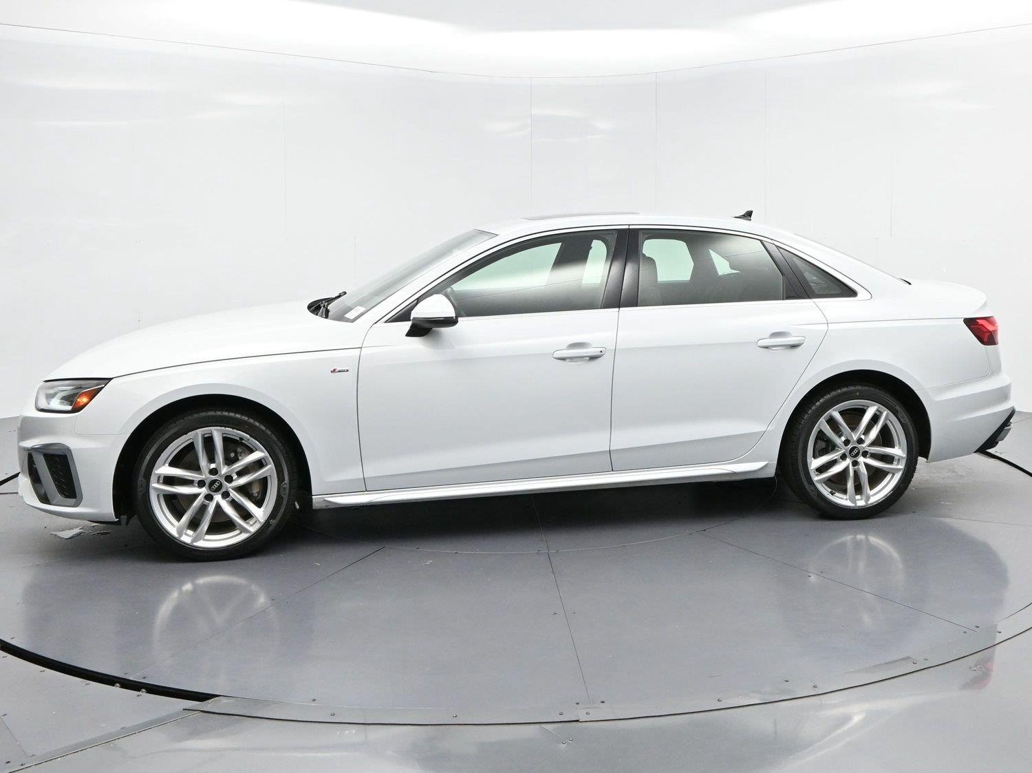 Used 2021 Glacier White Metallic Audi S line Premium image 4