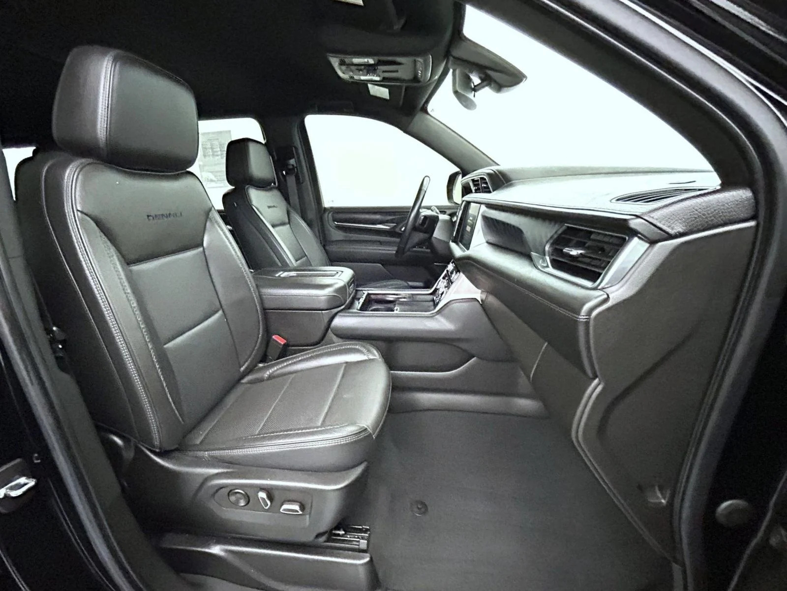 Used 2022 Black GMC Denali image 16