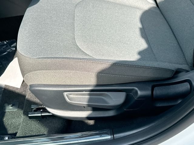 New 2026 Snow White Pearl Kia LXS image 18