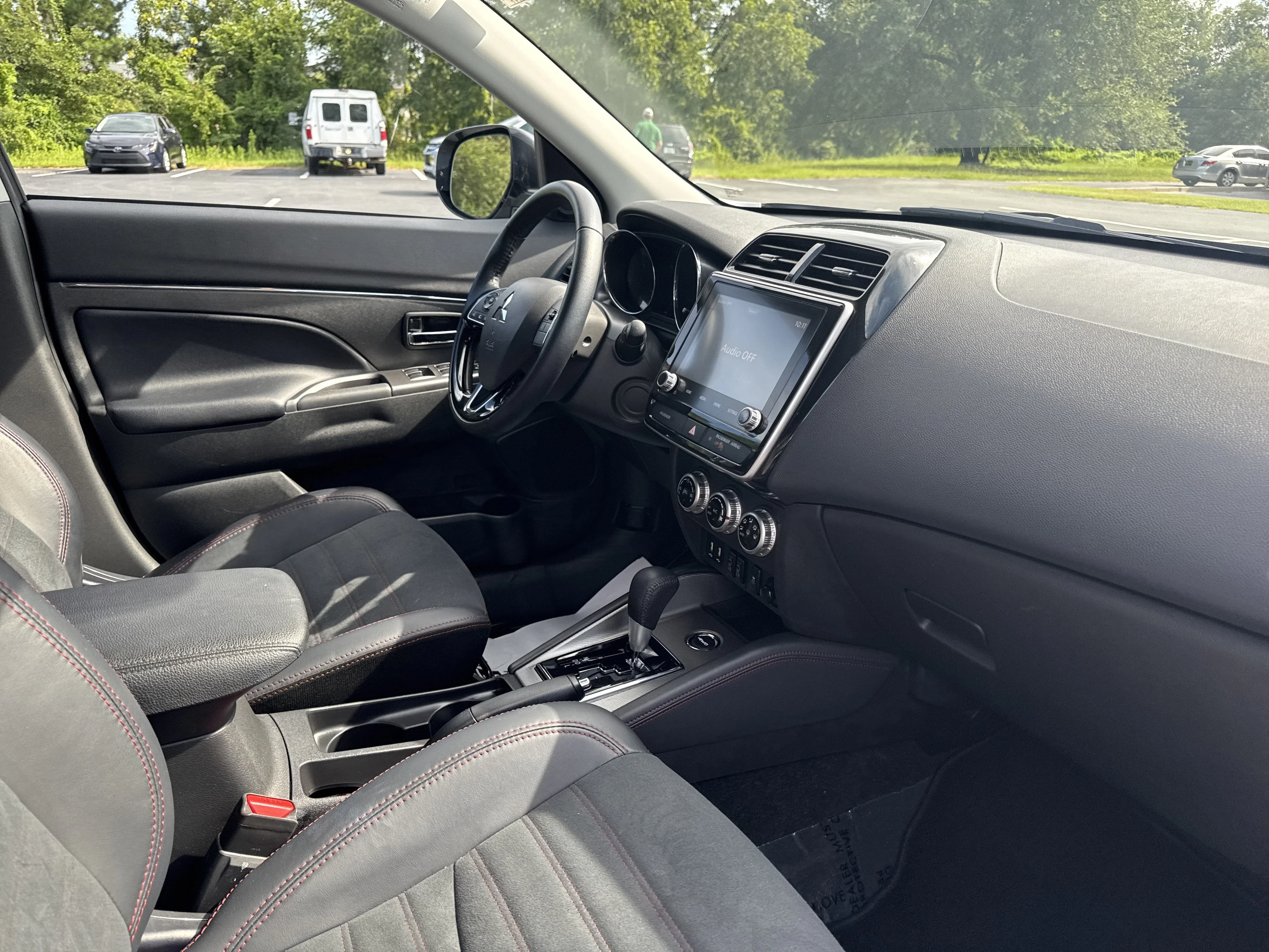 Used 2025  Mitsubishi 2.0 ES image 28
