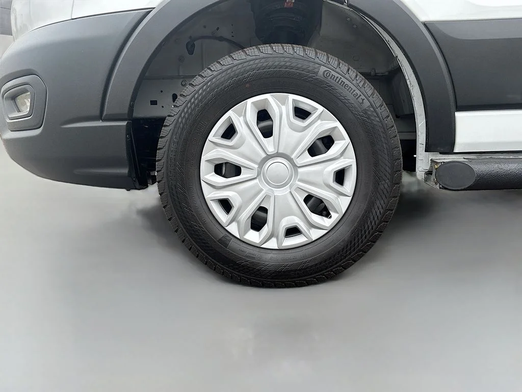 Used 2025 Oxford White Ford Base image 12