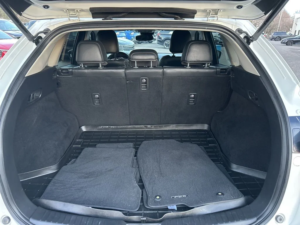 Used 2018 White Mazda Grand Touring image 22