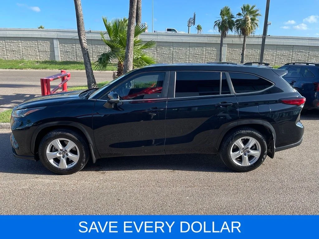 Used 2023 Black Toyota L image 3
