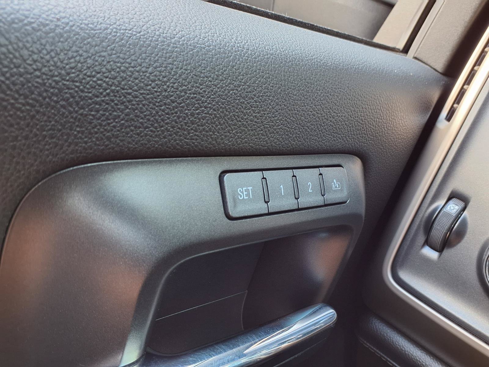 Used 2017 QUICKSILVER METALLIC GMC Denali image 27