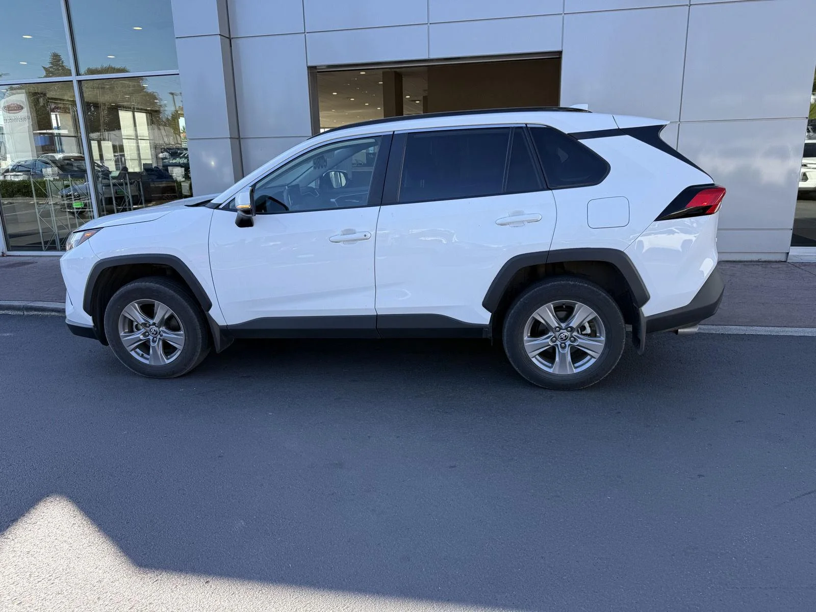 Used 2023 Ice Cap Toyota XLE image 4