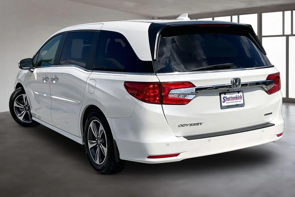 Used 2019 White Honda Touring image 4