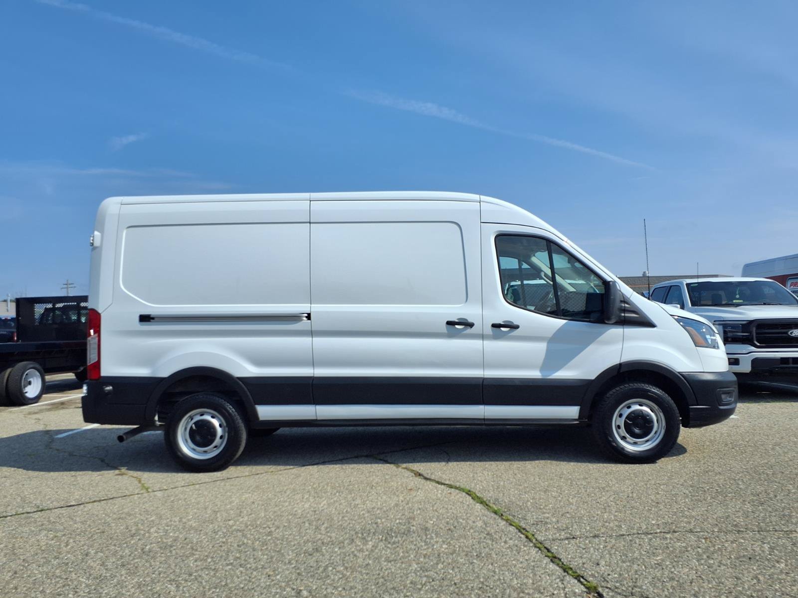 Certified Used 2024 Oxford White Clearcoat Ford Base image 31