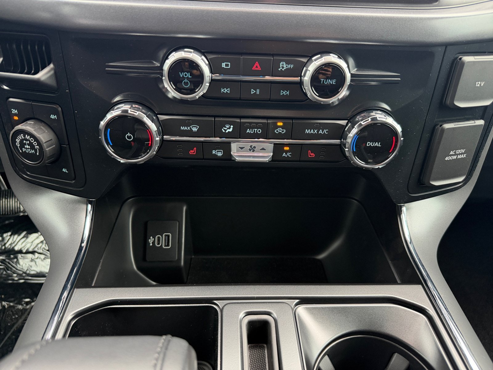 New 2026 Oxford White Ford XLT image 22