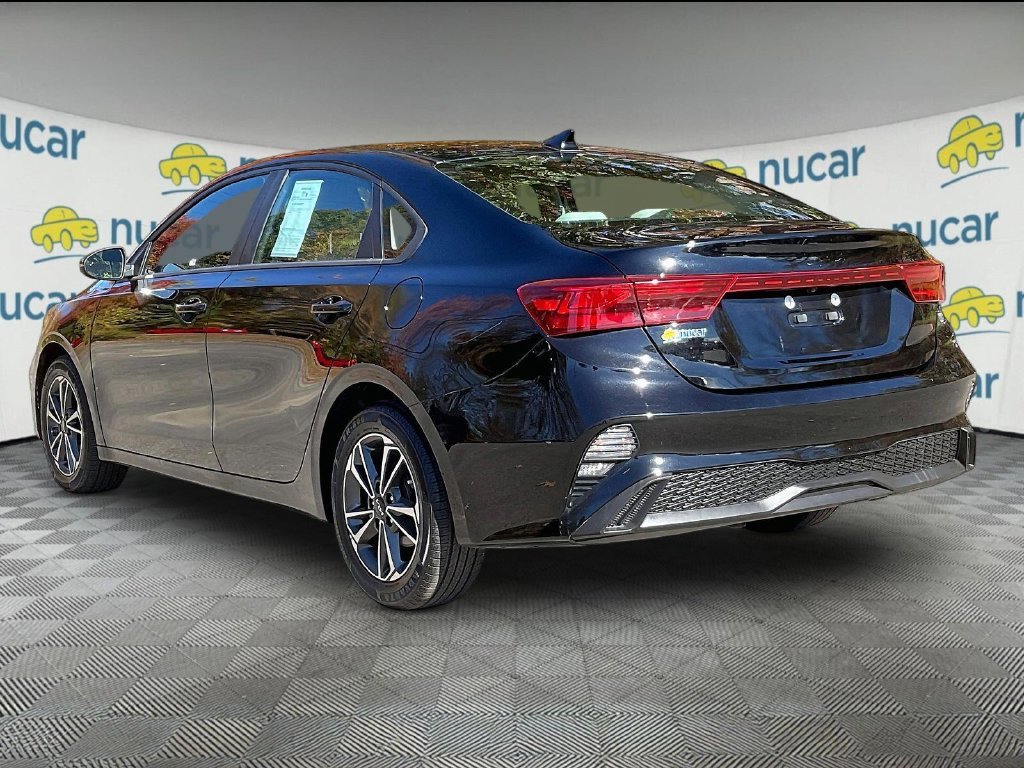 Used 2023 Black Kia LXS image 4