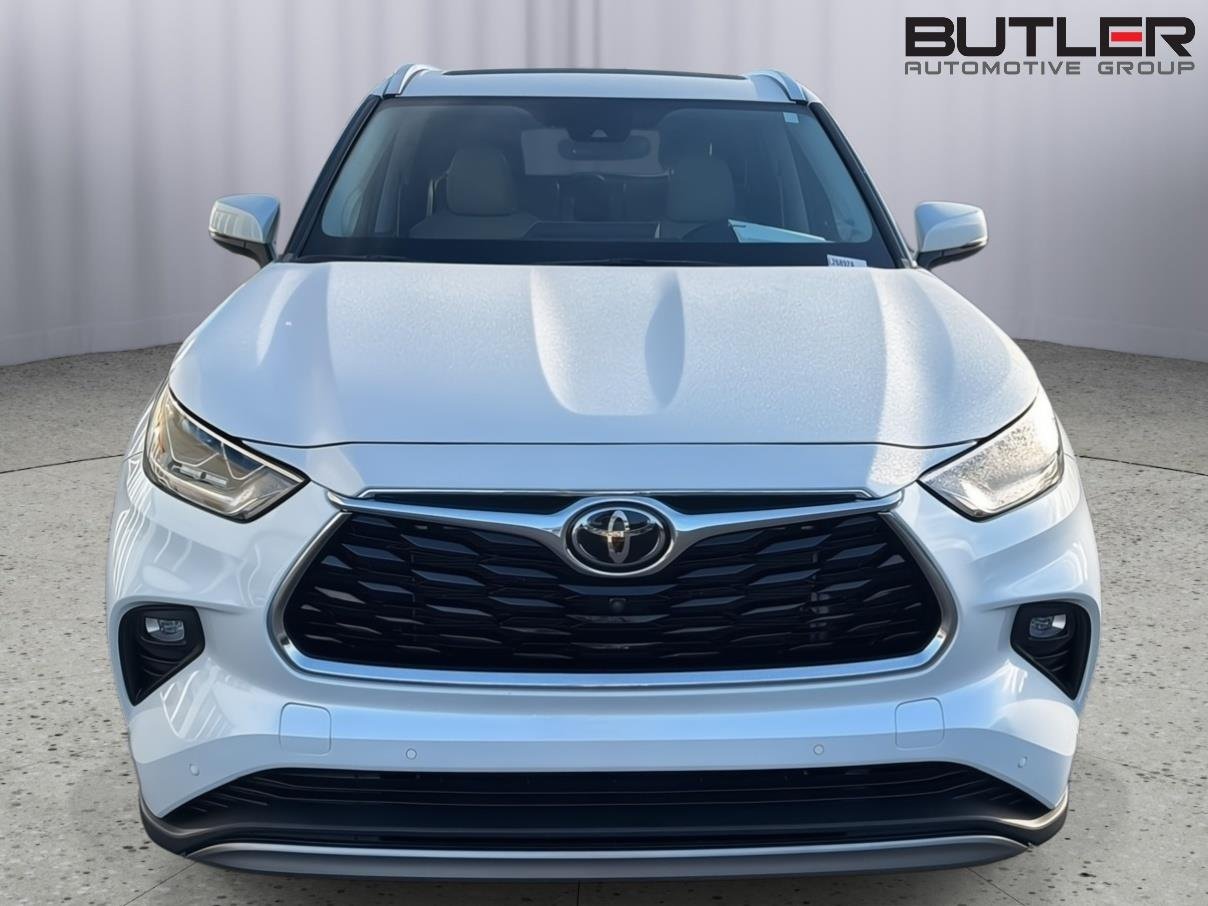 Used 2022 Wind Chill Pearl Toyota Platinum image 9