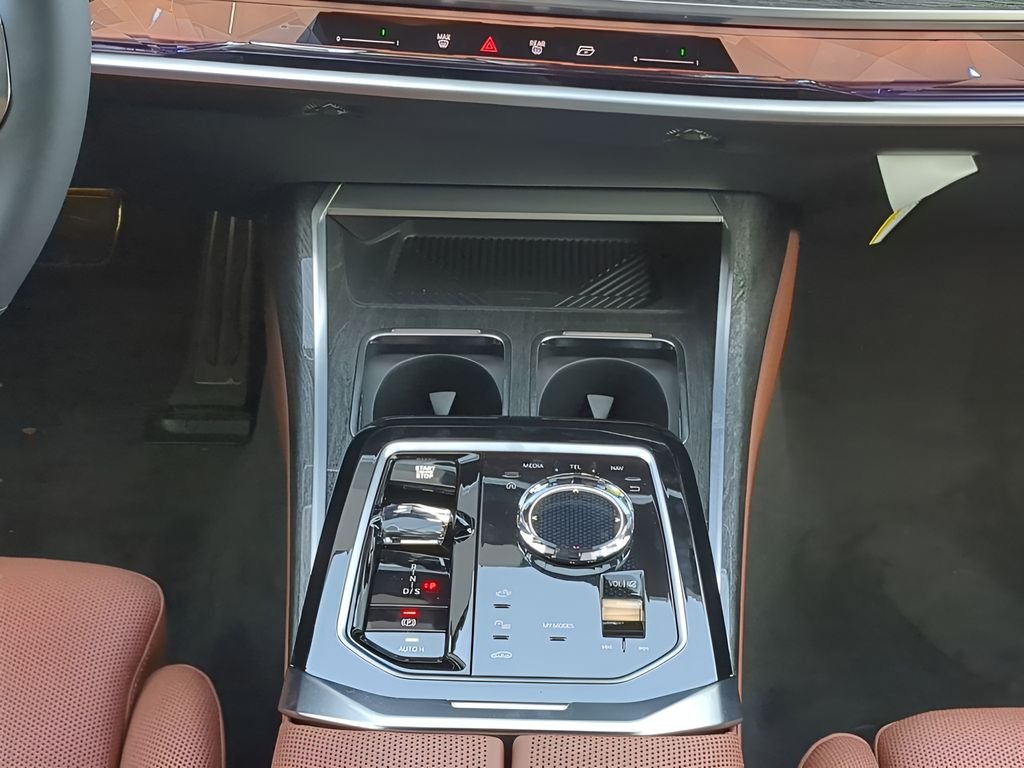 2025 BMW 7 Series 760i - Photo 18