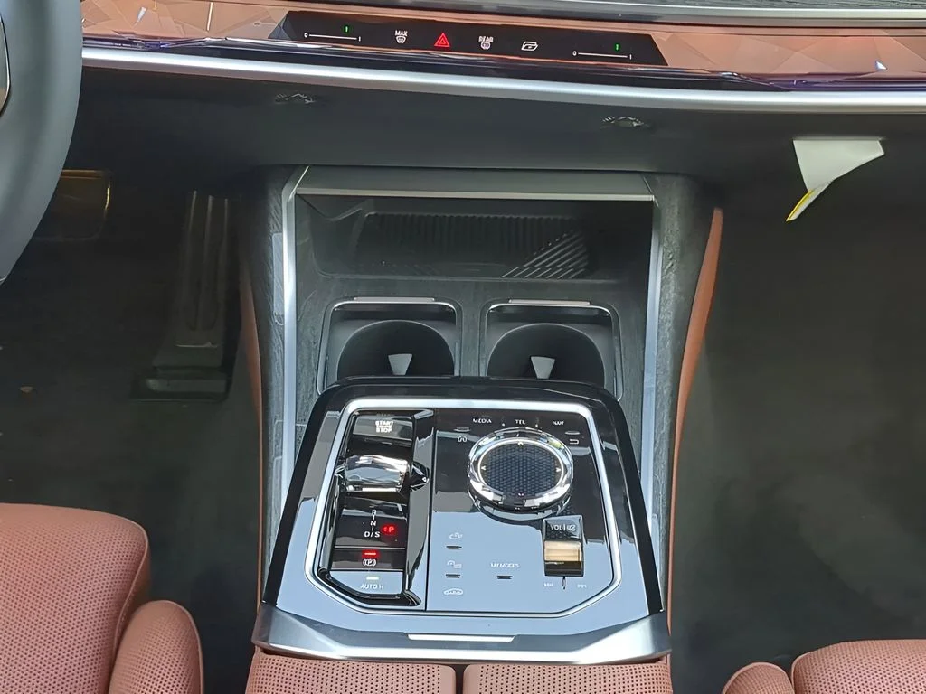 2025 BMW 7 Series 760i - Photo 18