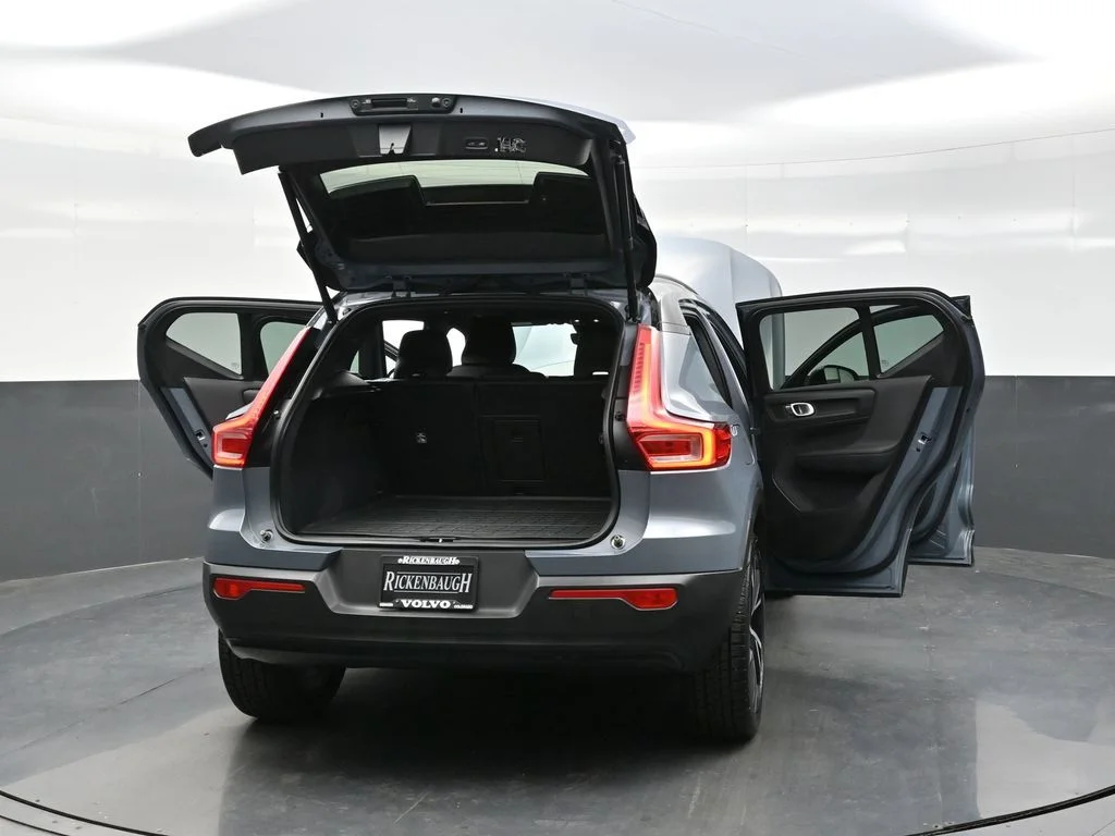 Used 2021 Thunder Gray Metallic Volvo R-Design image 39