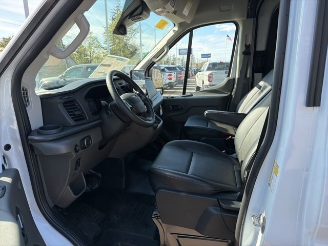 New 2026 Oxford White Ford Cargo Van image 9