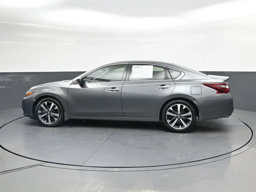 Used 2017 Gray Nissan 2.5 SR image 10