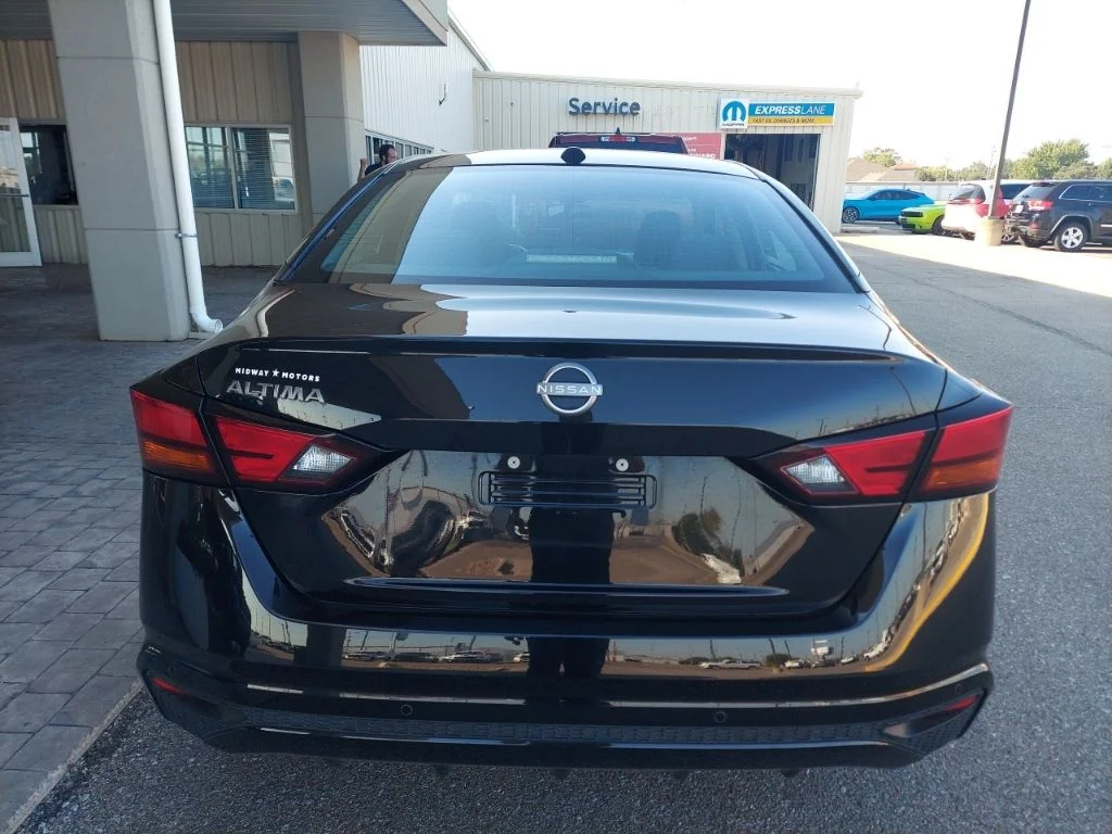2025 Nissan Altima SV - Photo 6