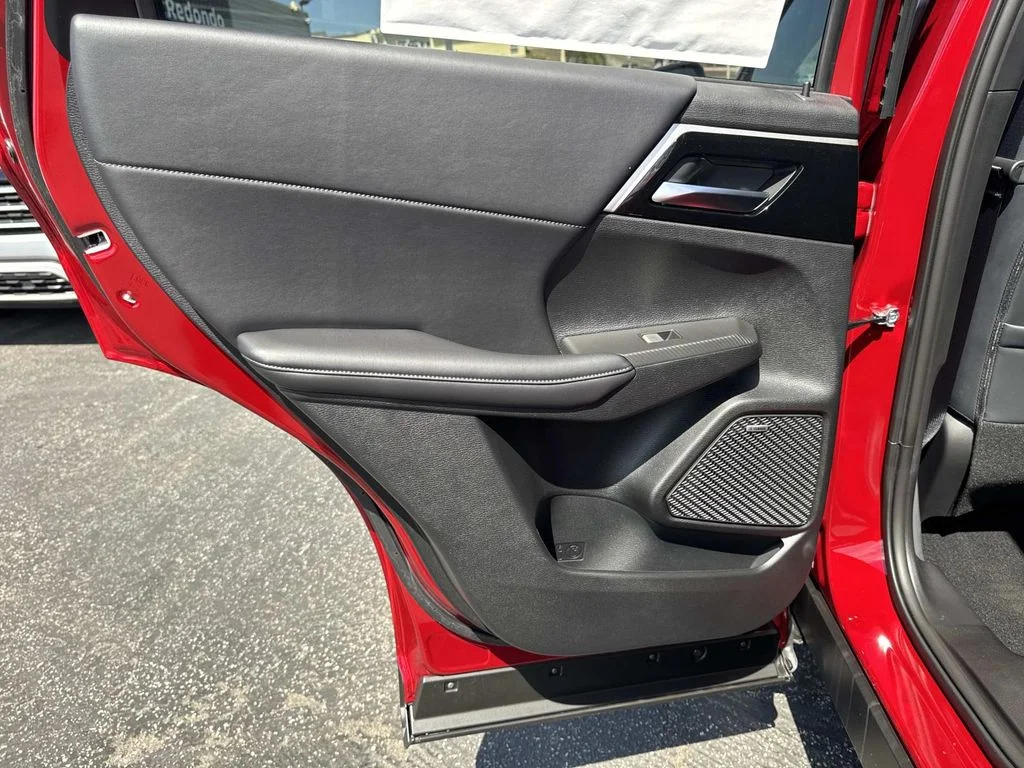New 2026 Red Diamond Mitsubishi SE image 27