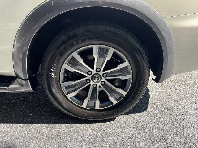 Used 2018 White Nissan SL image 38