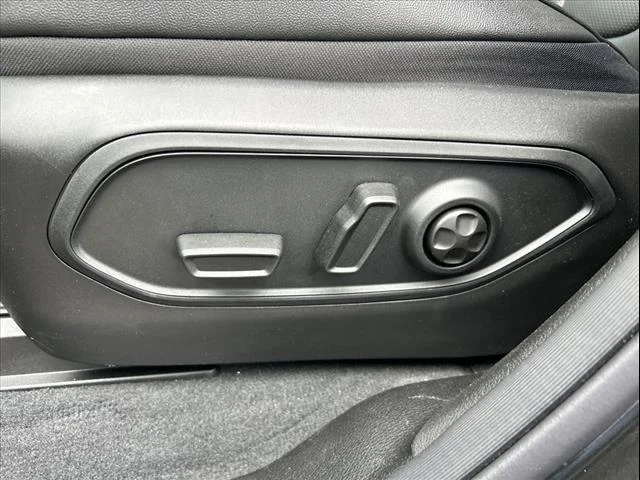 Used 2024 Rocky Mountain Pearlcoat Jeep  image 9