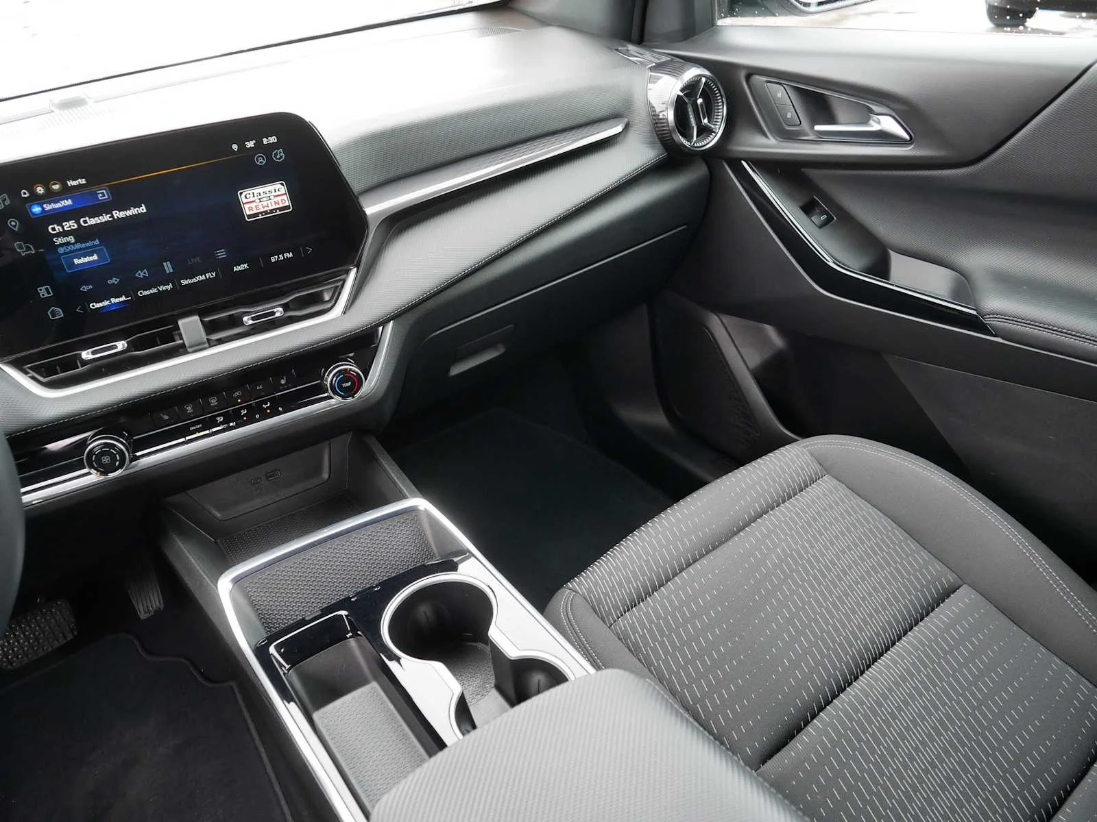 2025 Chevrolet Equinox LT - Photo 11