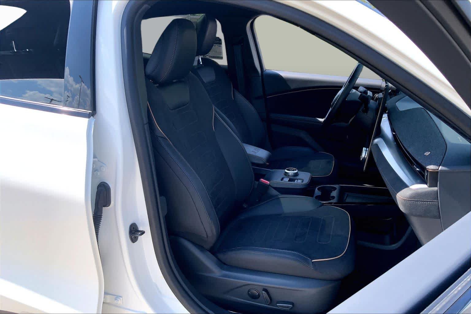 Used 2023 Star White Metallic Tri-Coat Ford GT image 8