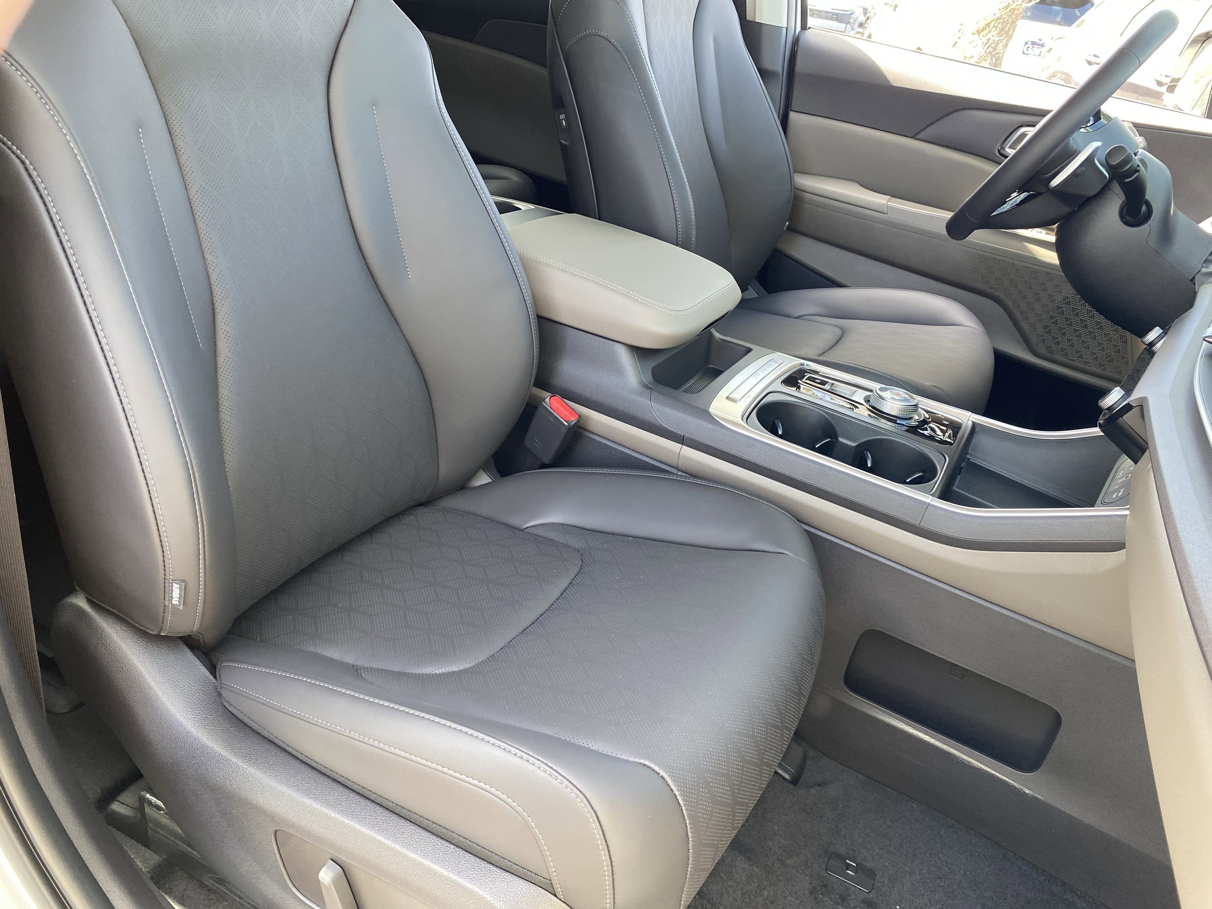 2026 Kia Carnival EX - Photo 8