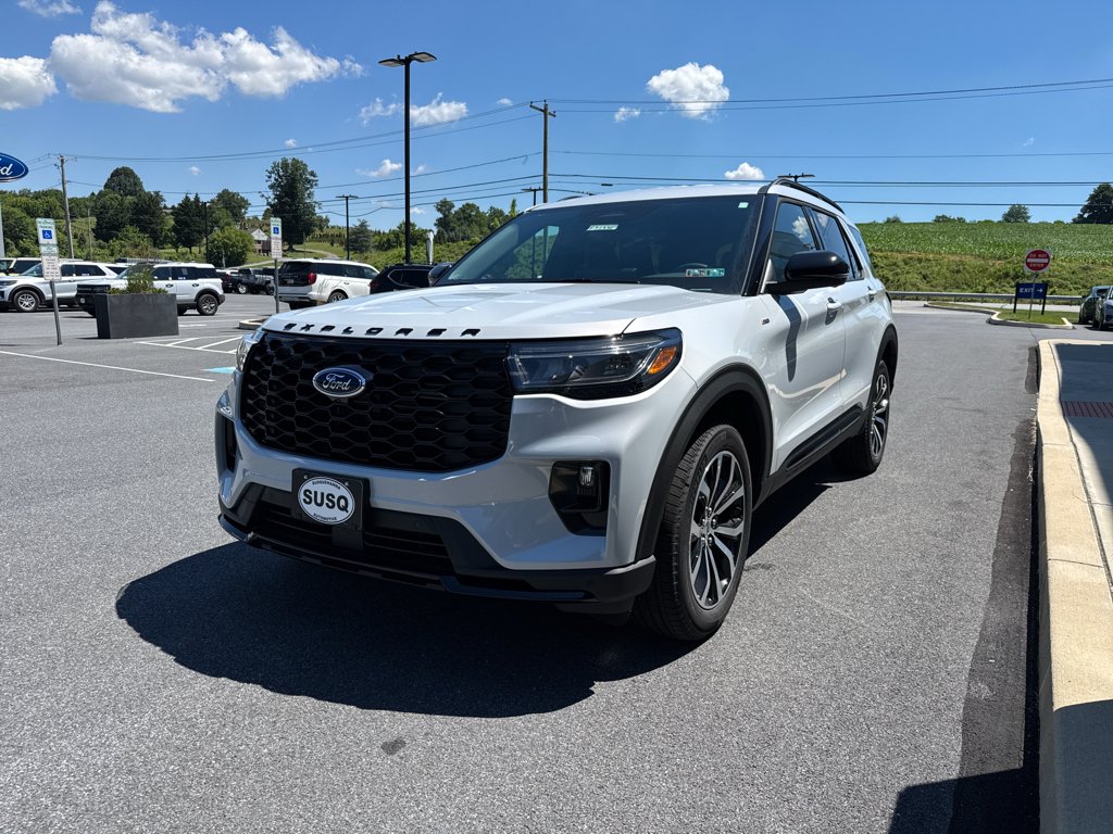 New 2026 Space White Metallic Ford ST-Line image 15