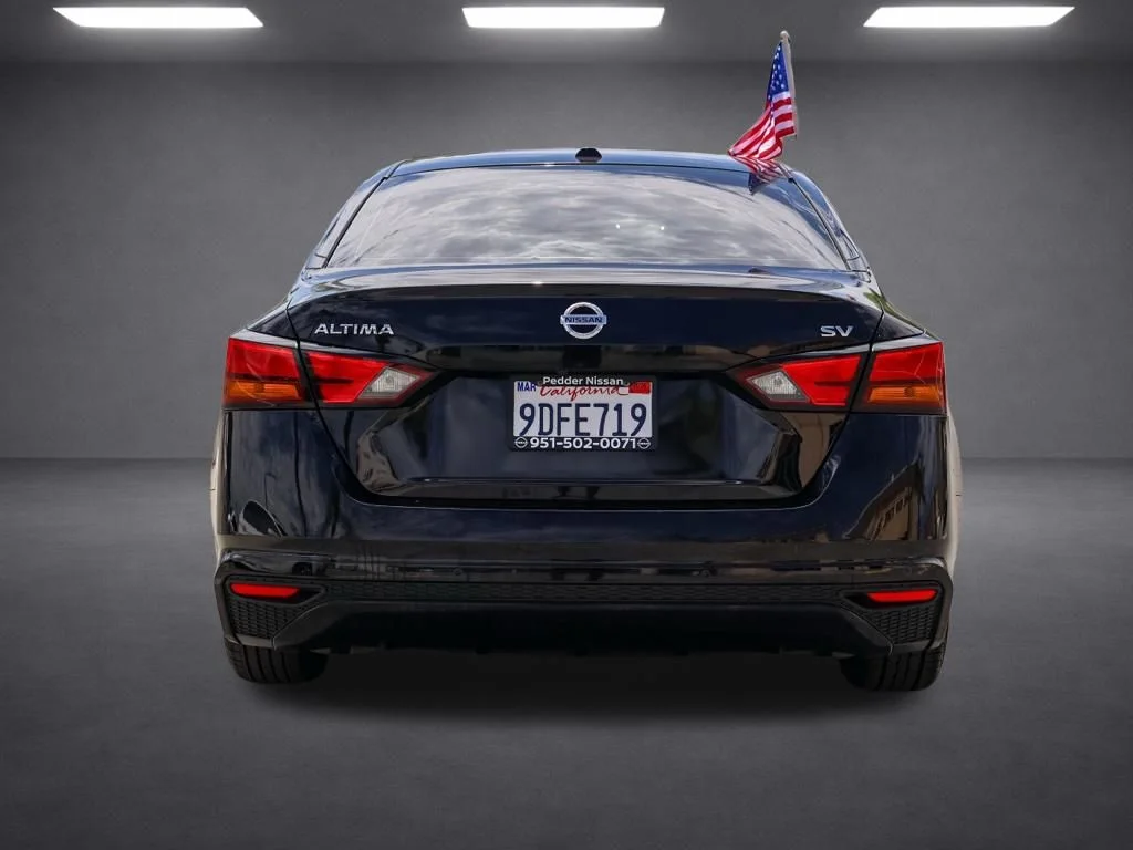 Used 2021 Black Nissan 2.5 SV image 4