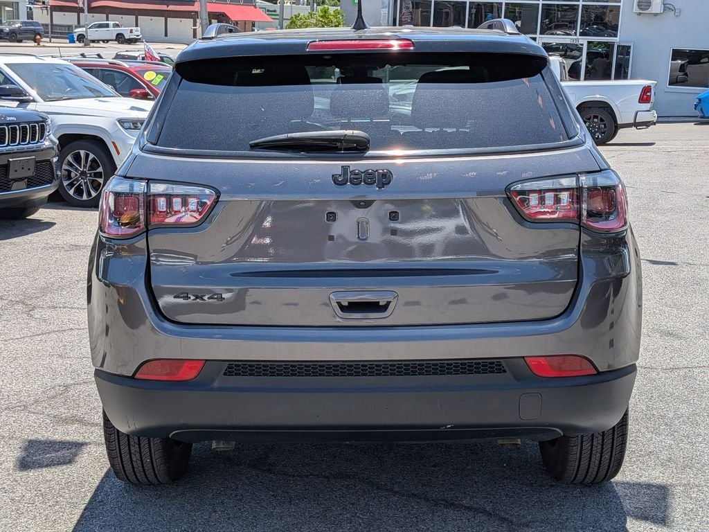 Used 2023 Gray Jeep Latitude image 7