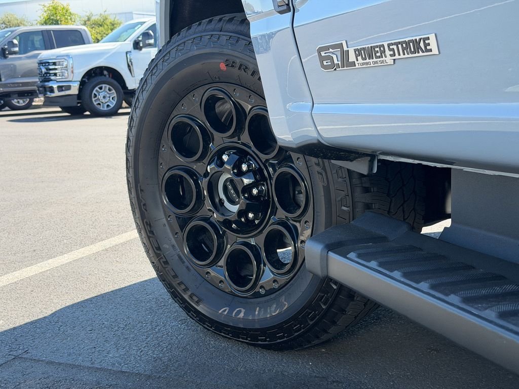 New 2026 Glacier Gray Metallic Tri-Coat Ford F-250® Lariat® image 15