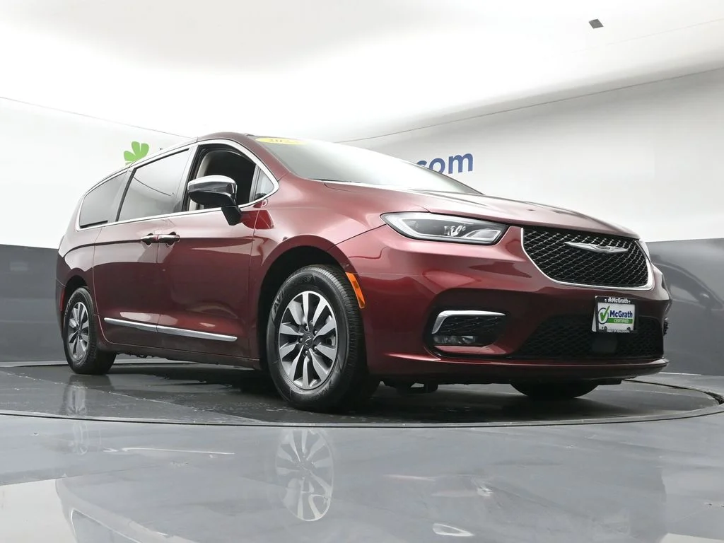 Certified Used 2023 Red Chrysler Limited image 27