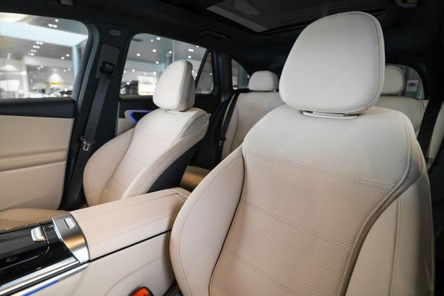 Used 2026 White Mercedes-Benz GLC 300 image 5