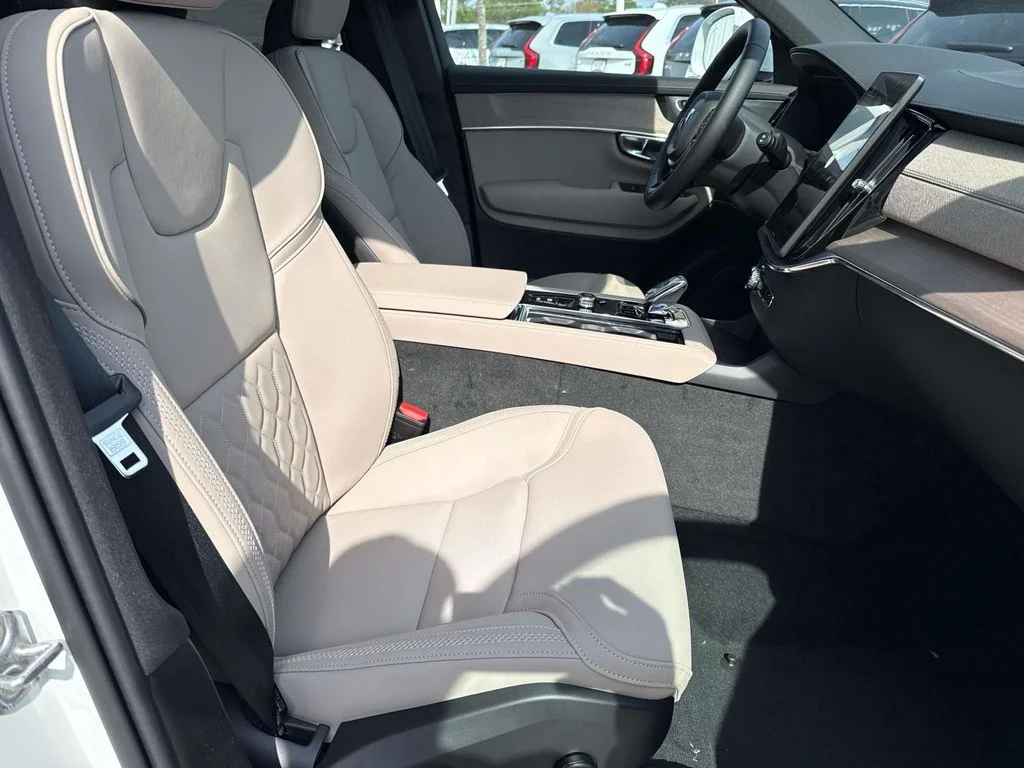New 2026 White Volvo B6 Plus 7-Seater image 14
