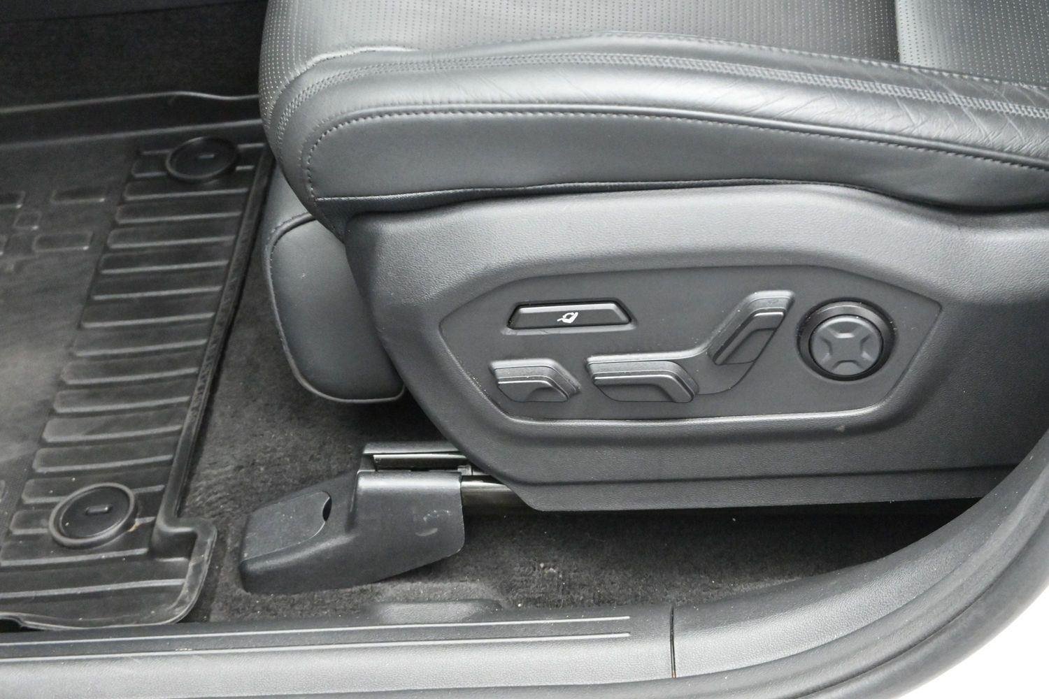 Used 2024 Serenity White Hyundai Calligraphy image 15