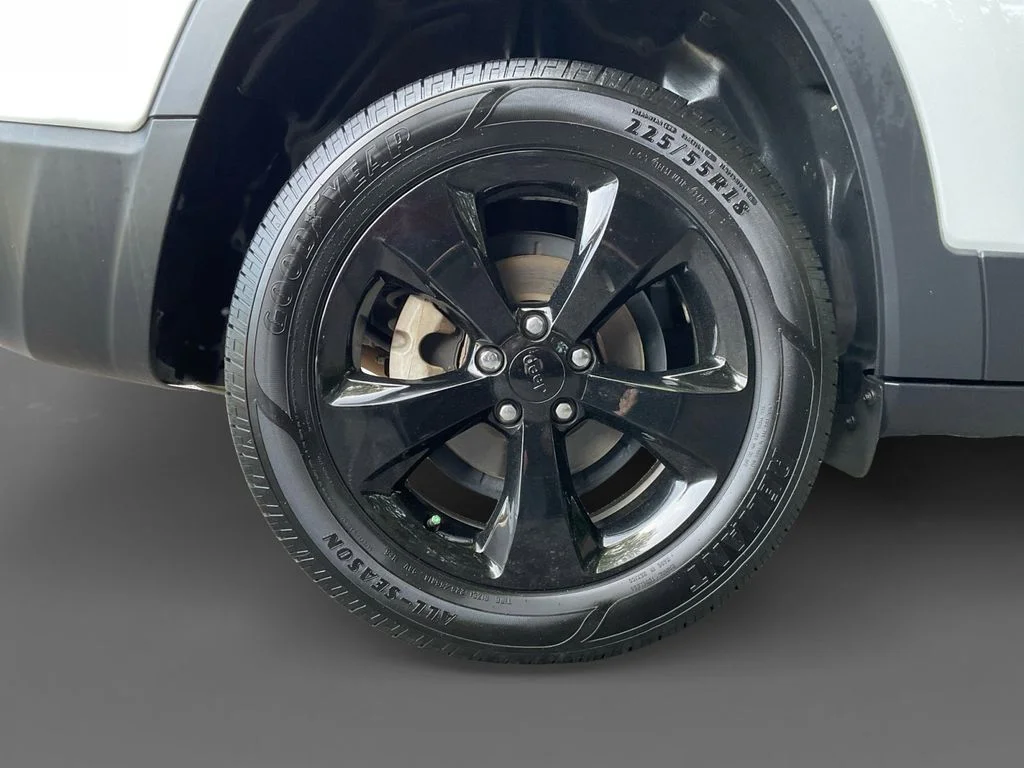 Used 2021 White Jeep Latitude Plus image 10