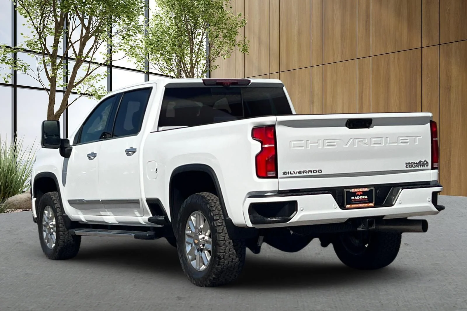 Used 2025 White Chevrolet High Country image 6