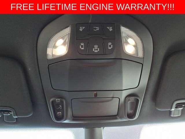 New 2027 Bright White Clear-Coat Exterior Paint Chrysler Limited image 25