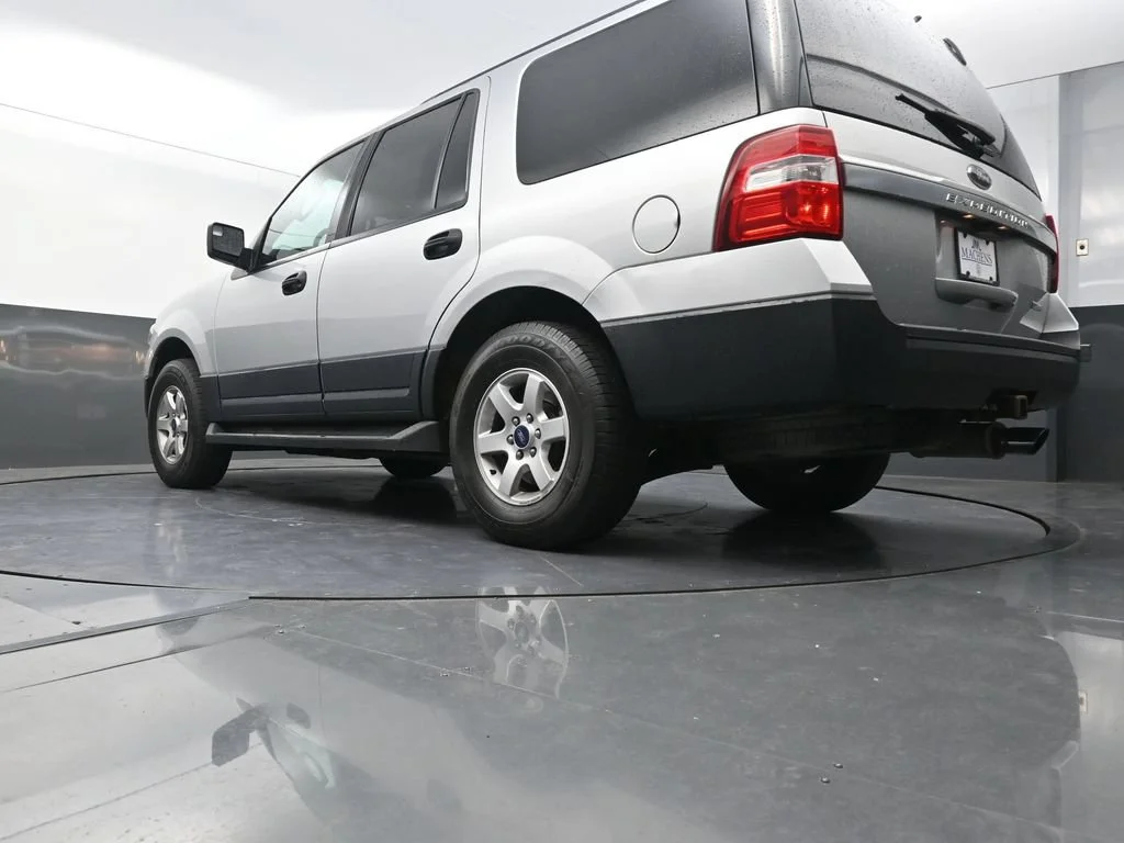 Used 2017 Silver Ford XL image 25