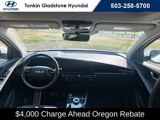 Used 2023 Snow White Pearl Kia Wave image 27