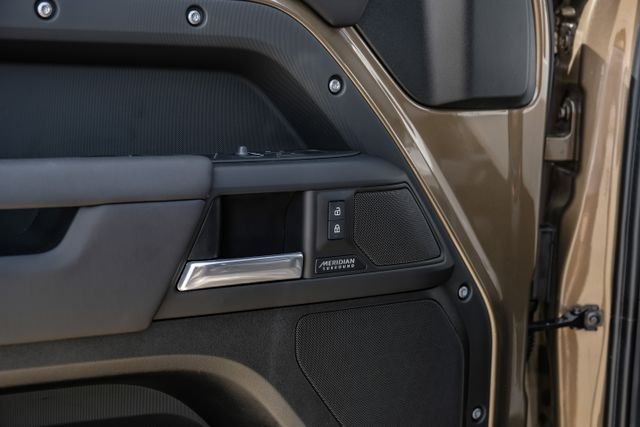 2025 Land Rover Defender X-Dynamic SE - Photo 55