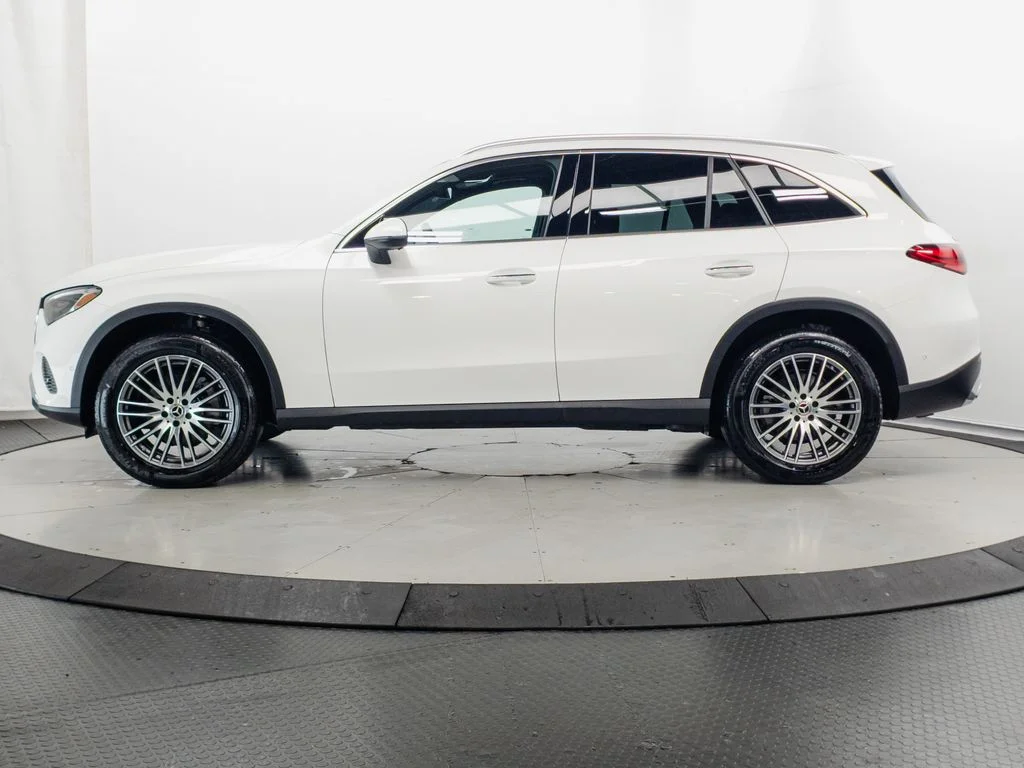 Certified Used 2026 Polar White Mercedes-Benz GLC 300 image 4